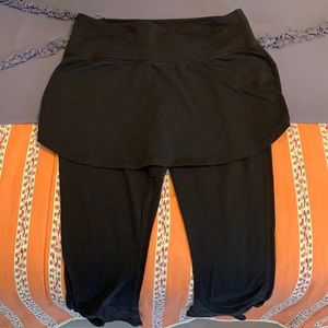 Athleta capris leggins with skirt